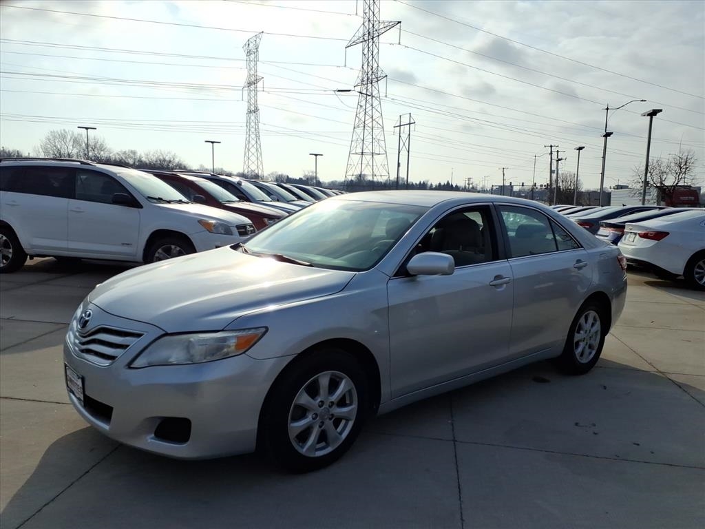 Toyota Camry LE 6-Spd AT 2011