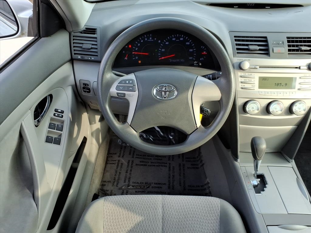 Toyota Camry LE 6-Spd AT 2011