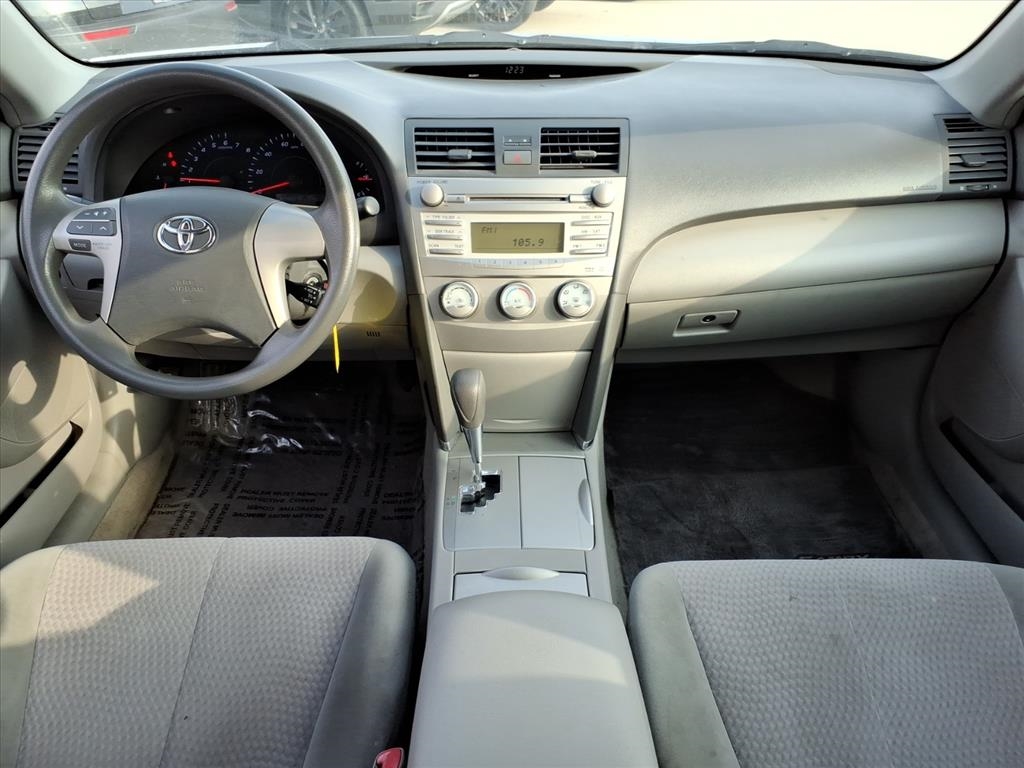 Toyota Camry LE 6-Spd AT 2011