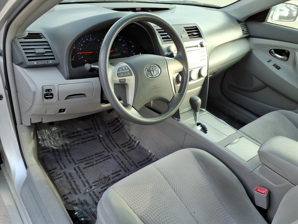 Toyota Camry LE 6-Spd AT 2011