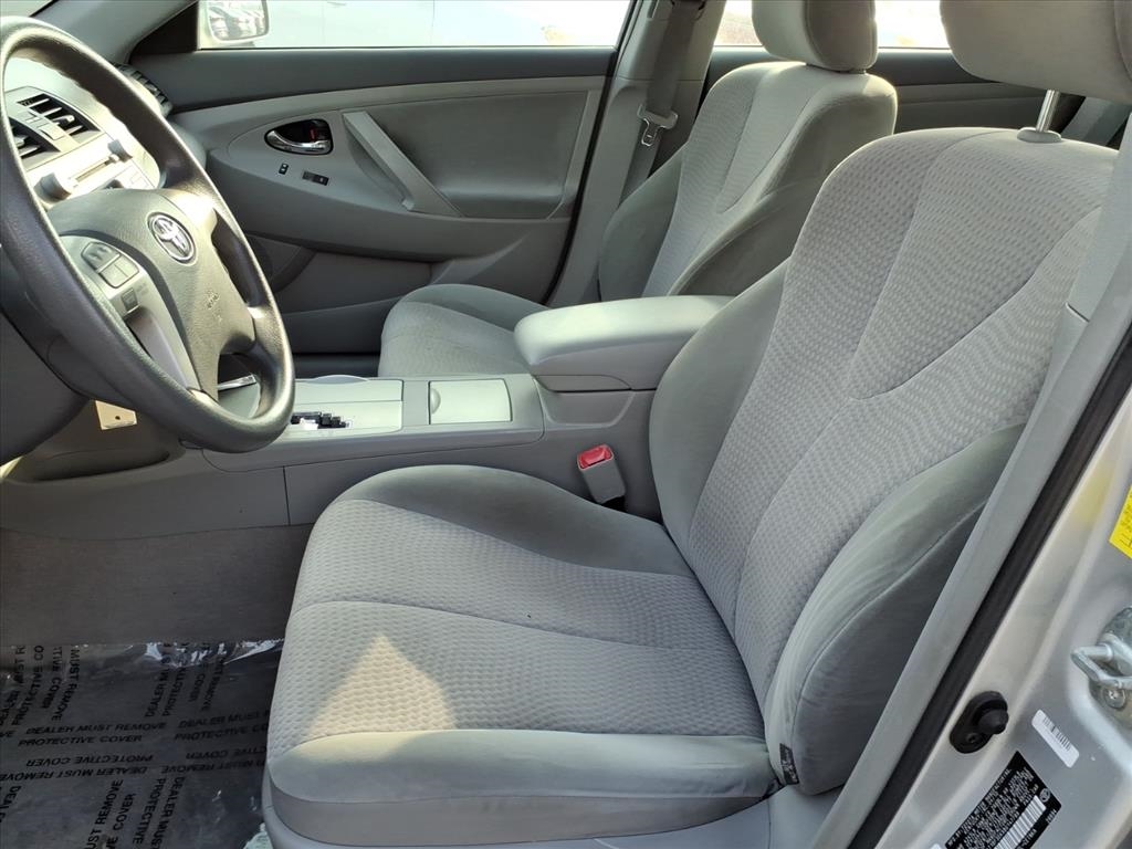 Toyota Camry LE 6-Spd AT 2011