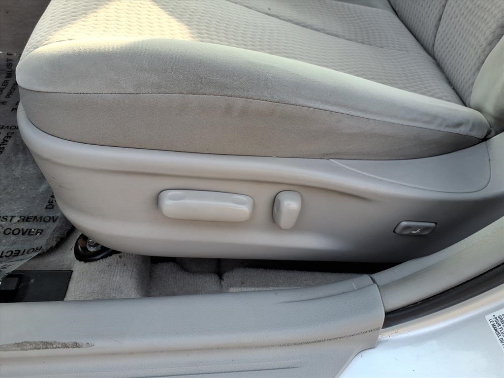 Toyota Camry LE 6-Spd AT 2011