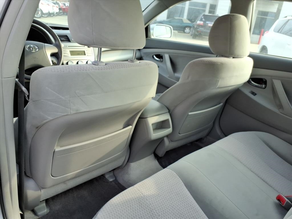 Toyota Camry LE 6-Spd AT 2011