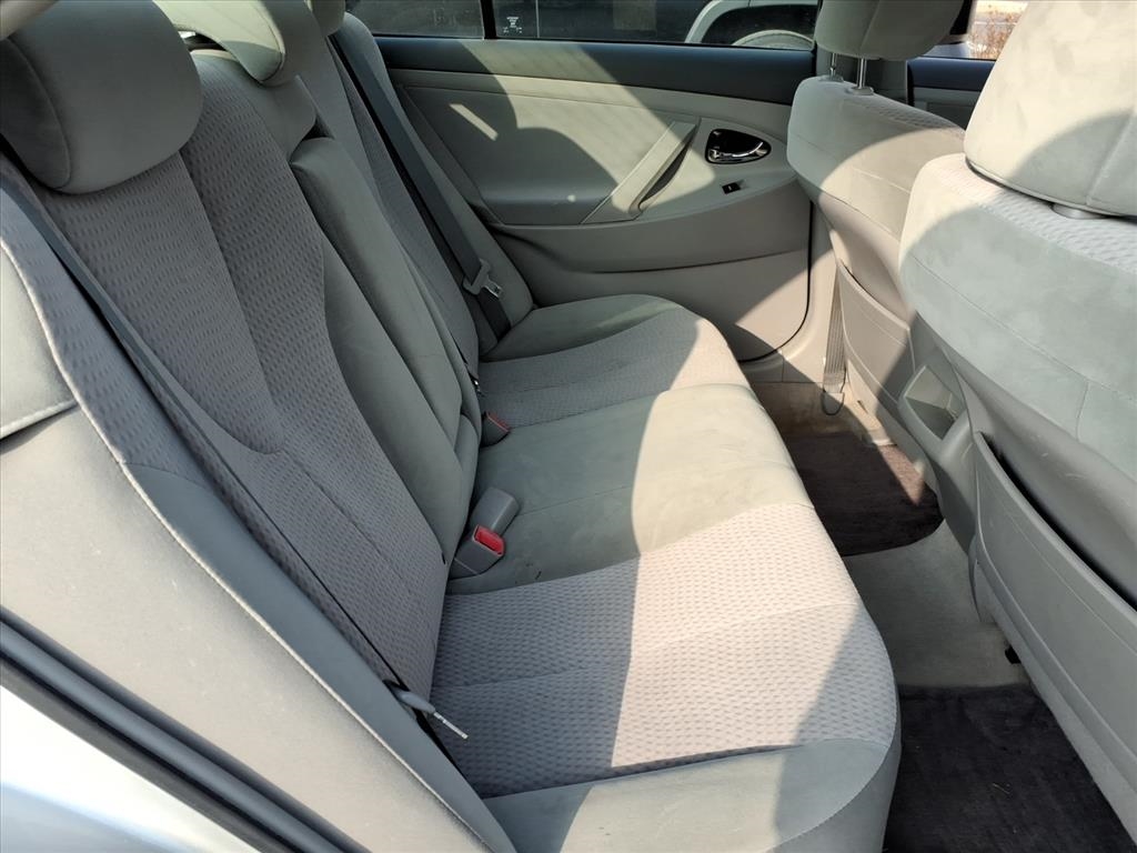 Toyota Camry LE 6-Spd AT 2011