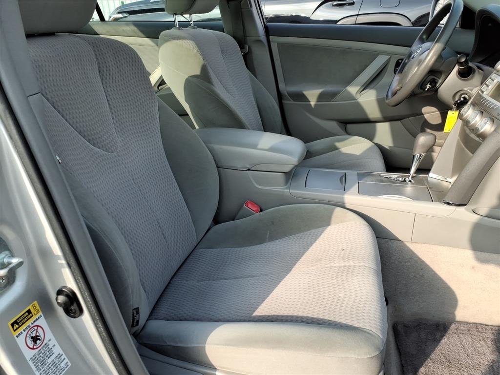 Toyota Camry LE 6-Spd AT 2011