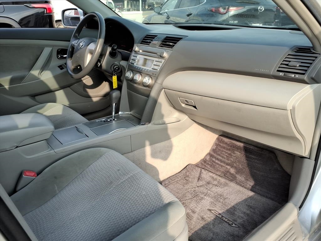 Toyota Camry LE 6-Spd AT 2011