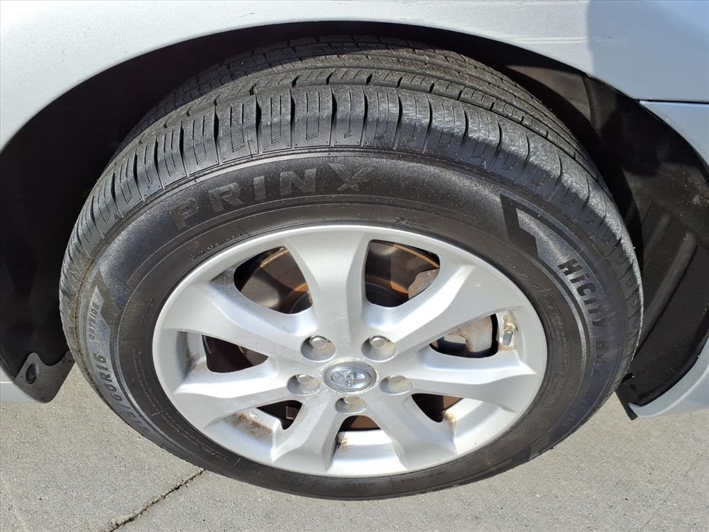 Toyota Camry LE 6-Spd AT 2011