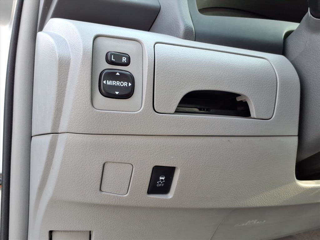 Toyota Camry LE 6-Spd AT 2011