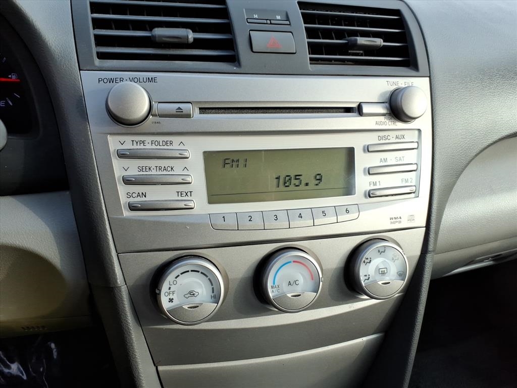 Toyota Camry LE 6-Spd AT 2011