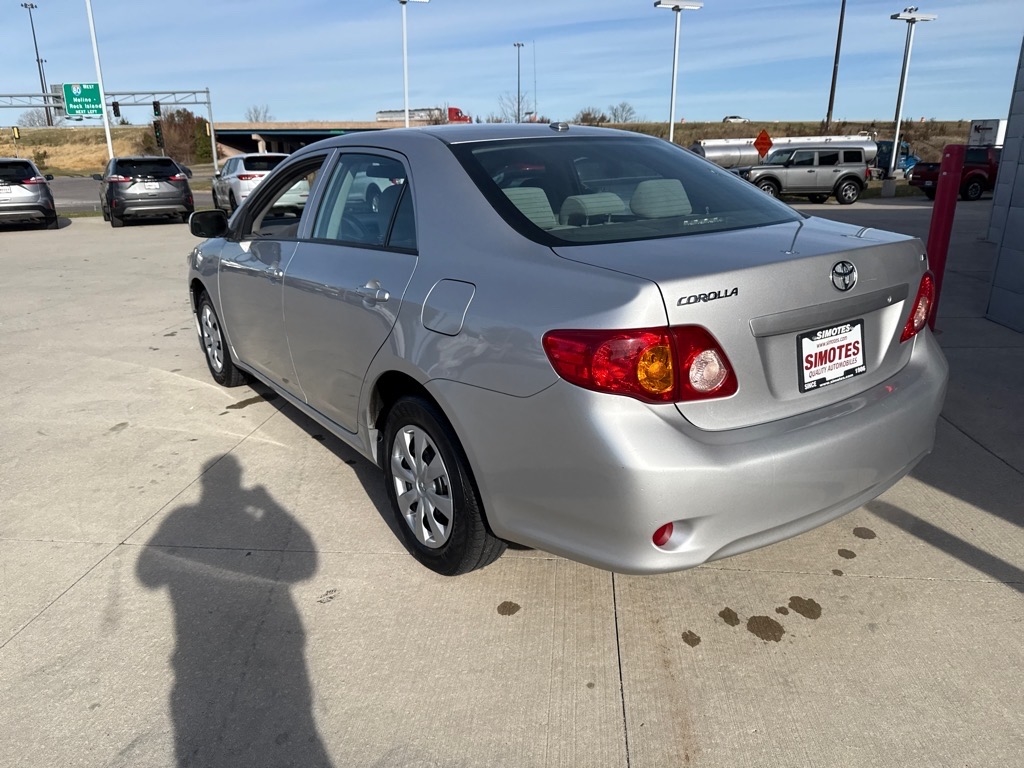 2010 Toyota Corolla LE photo 2