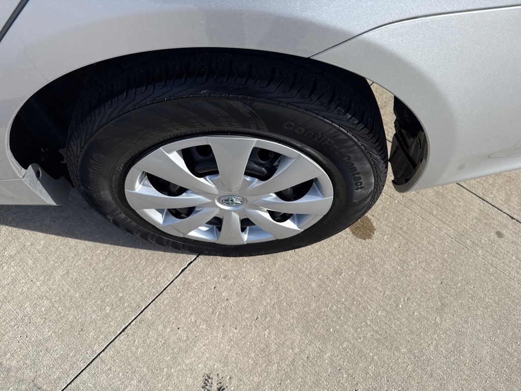 Toyota Corolla LE 4-Speed AT 2010