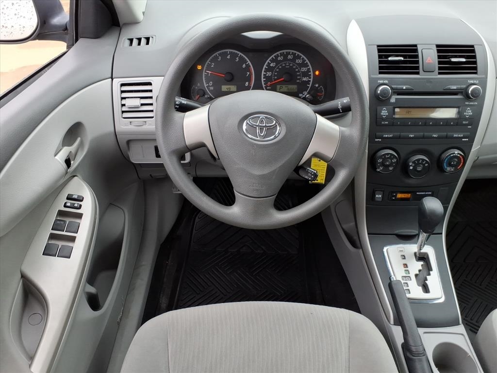 Toyota Corolla LE 4-Speed AT 2010