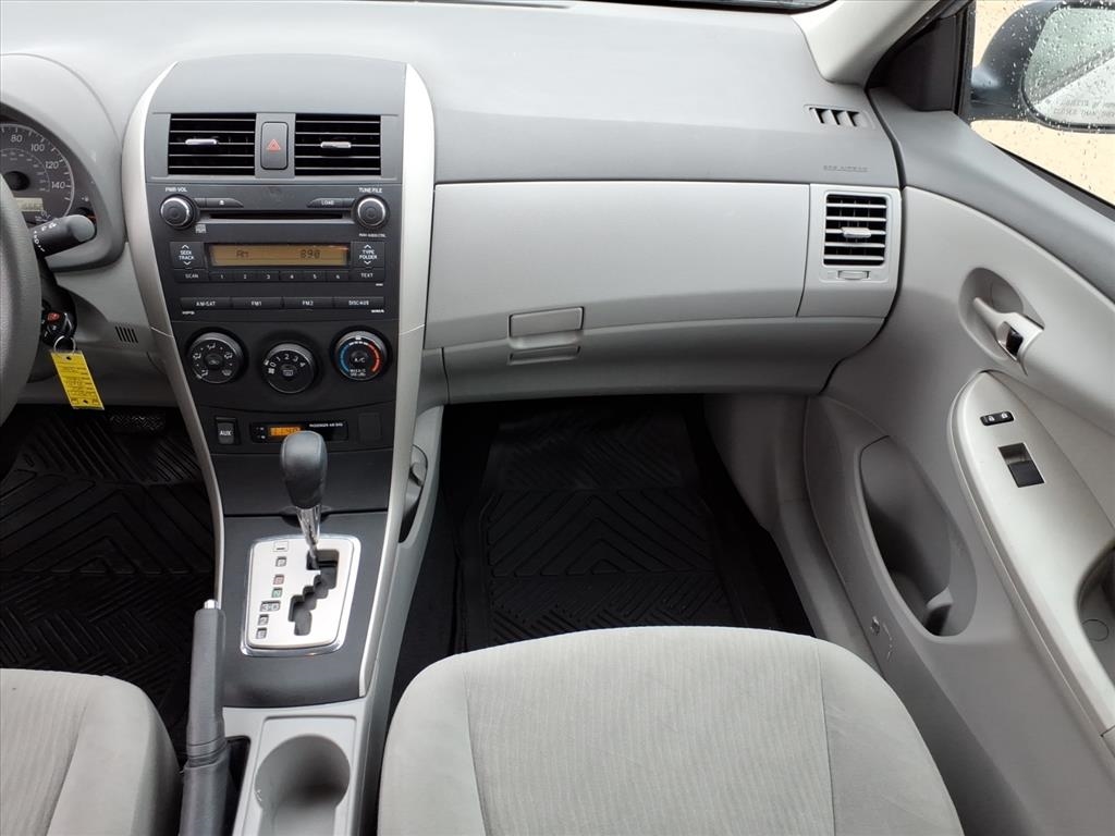 Toyota Corolla LE 4-Speed AT 2010