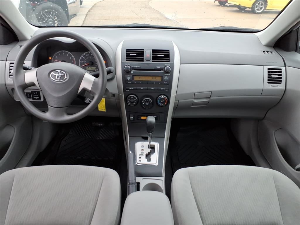 Toyota Corolla LE 4-Speed AT 2010