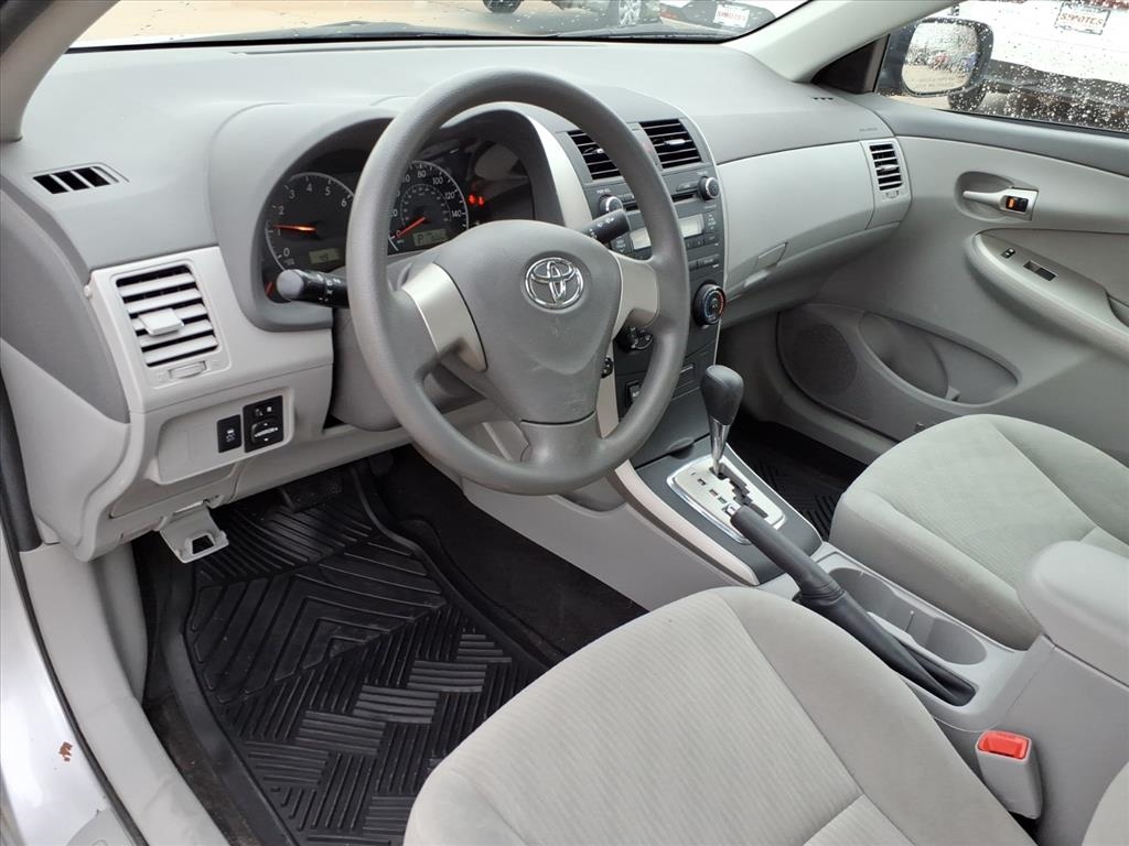 Toyota Corolla LE 4-Speed AT 2010