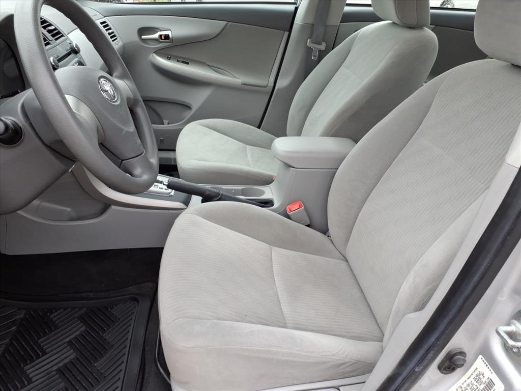 Toyota Corolla LE 4-Speed AT 2010