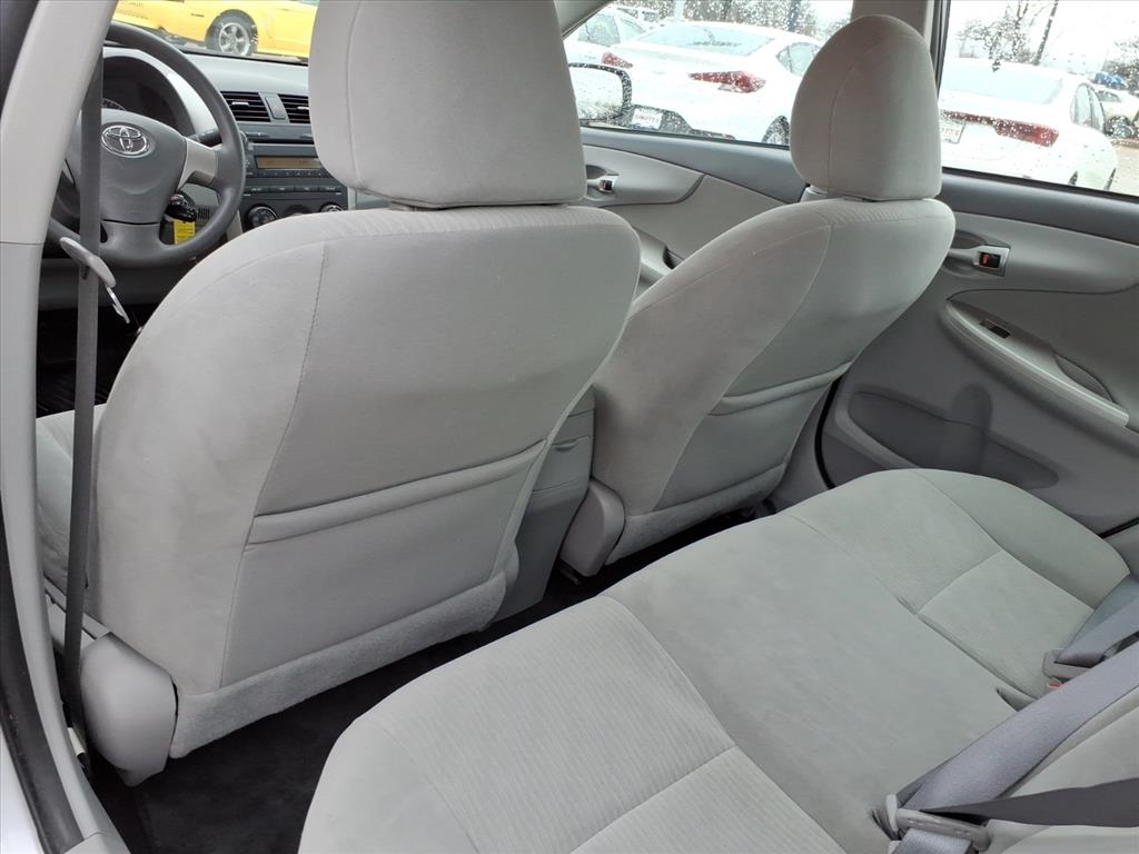 Toyota Corolla LE 4-Speed AT 2010