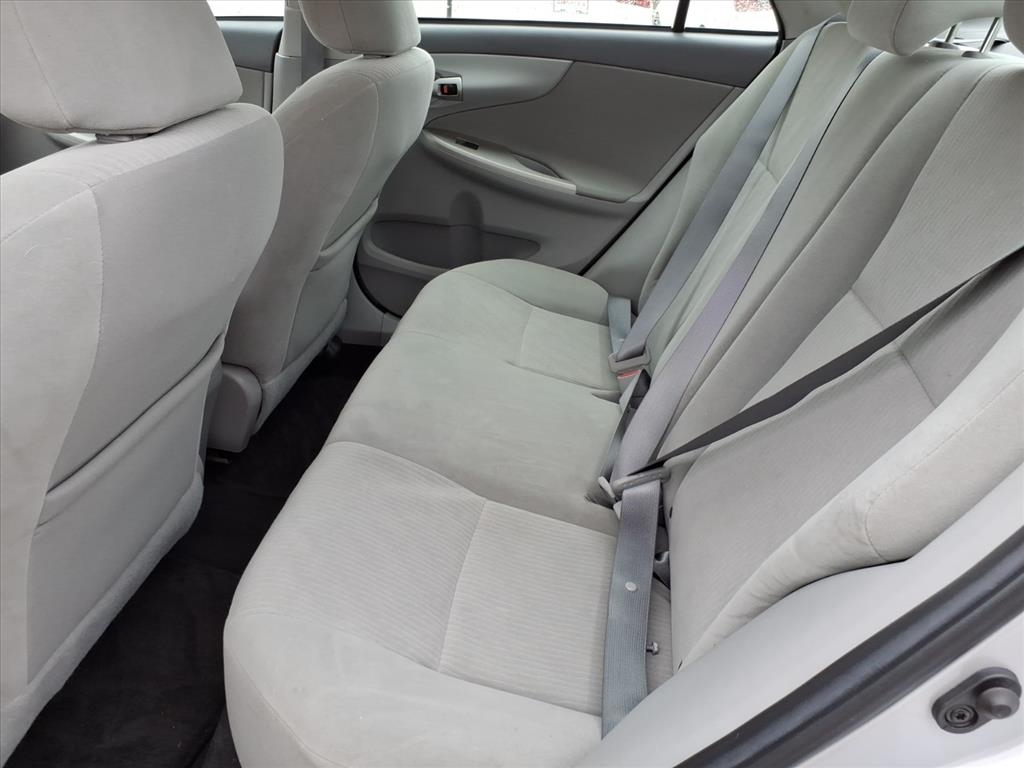 Toyota Corolla LE 4-Speed AT 2010