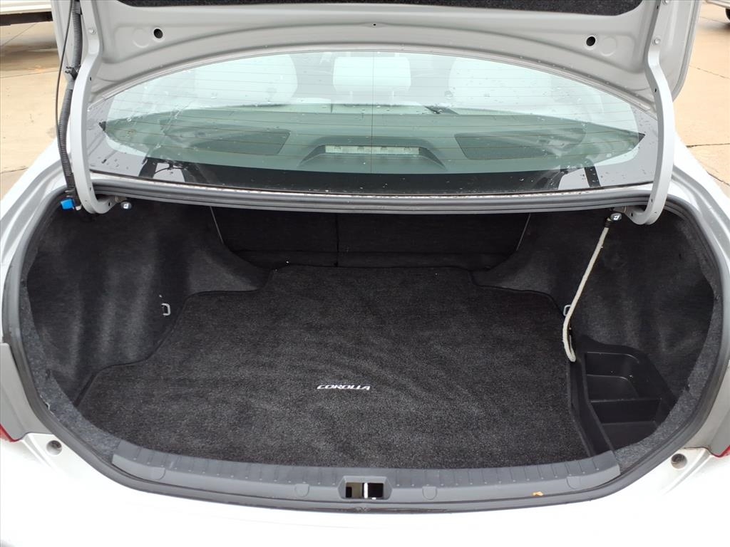 Toyota Corolla LE 4-Speed AT 2010