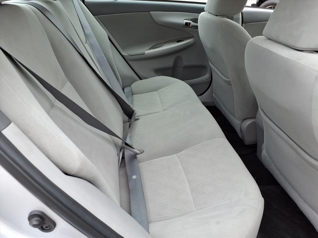 Toyota Corolla LE 4-Speed AT 2010