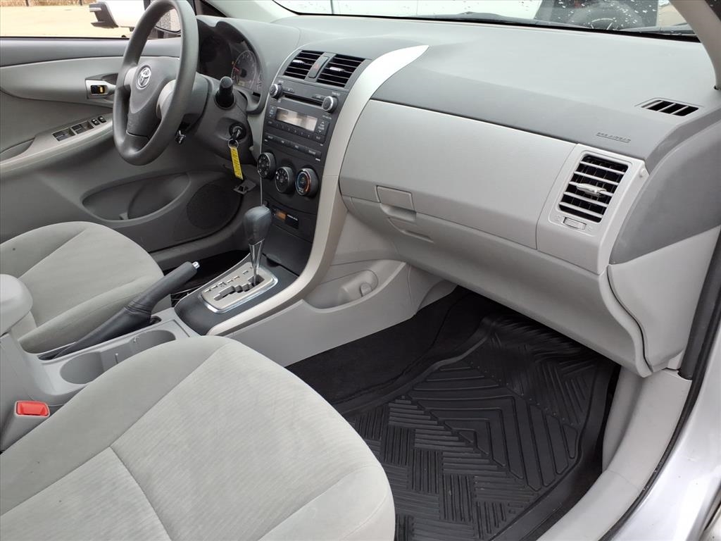 Toyota Corolla LE 4-Speed AT 2010