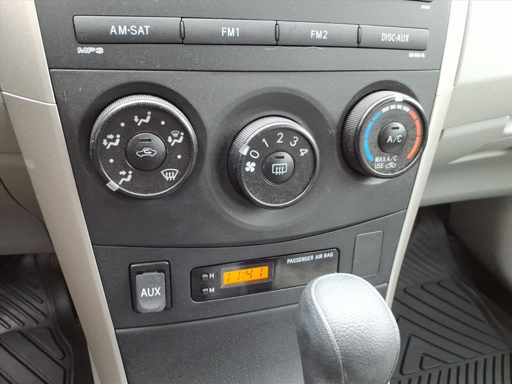 Toyota Corolla LE 4-Speed AT 2010