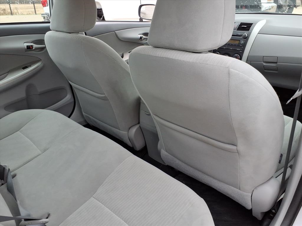 Toyota Corolla LE 4-Speed AT 2010