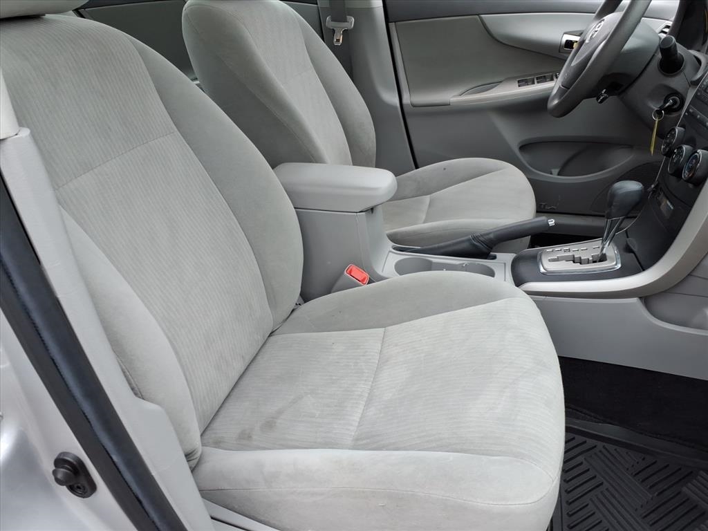 Toyota Corolla LE 4-Speed AT 2010