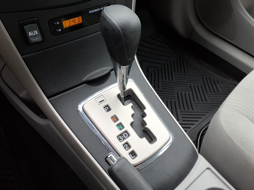 Toyota Corolla LE 4-Speed AT 2010