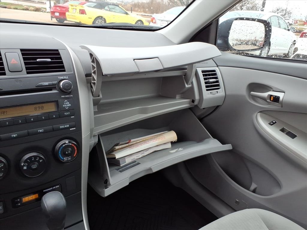 Toyota Corolla LE 4-Speed AT 2010