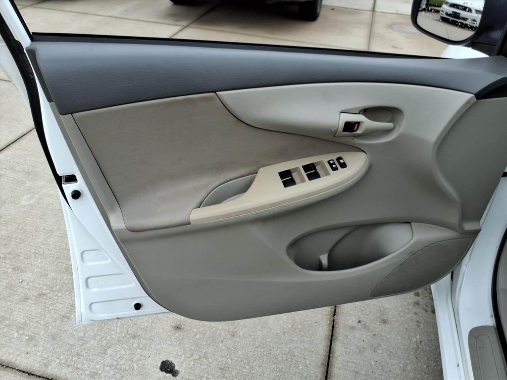 Toyota Corolla LE 4-Speed AT 2009