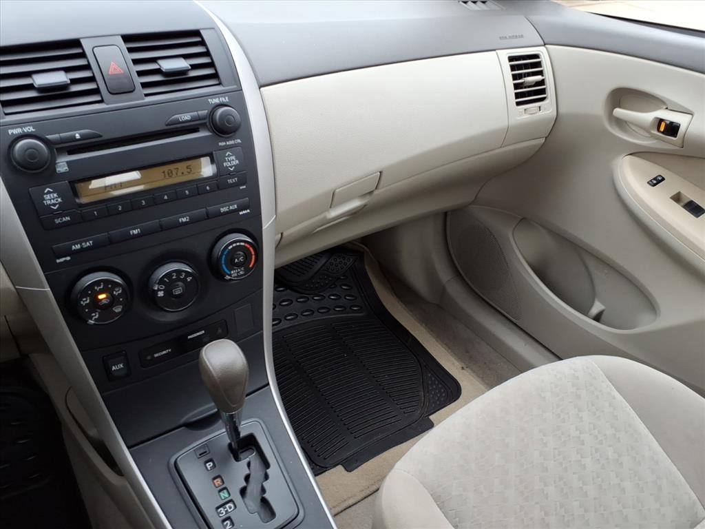 Toyota Corolla LE 4-Speed AT 2009