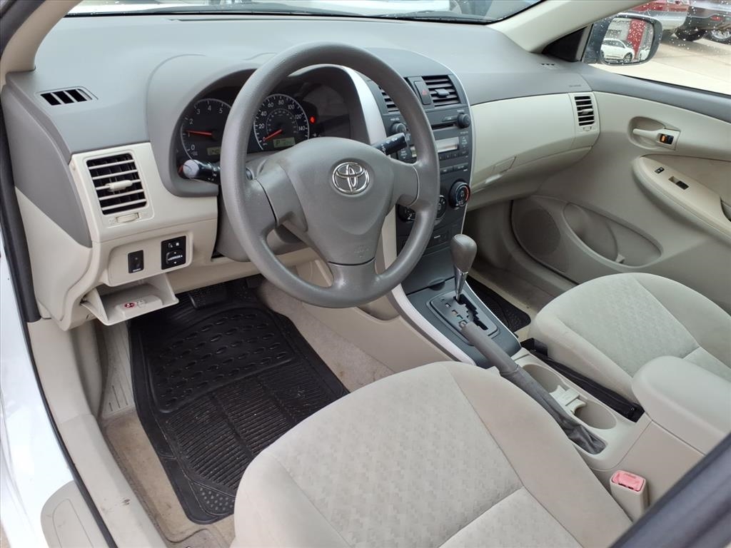 Toyota Corolla LE 4-Speed AT 2009