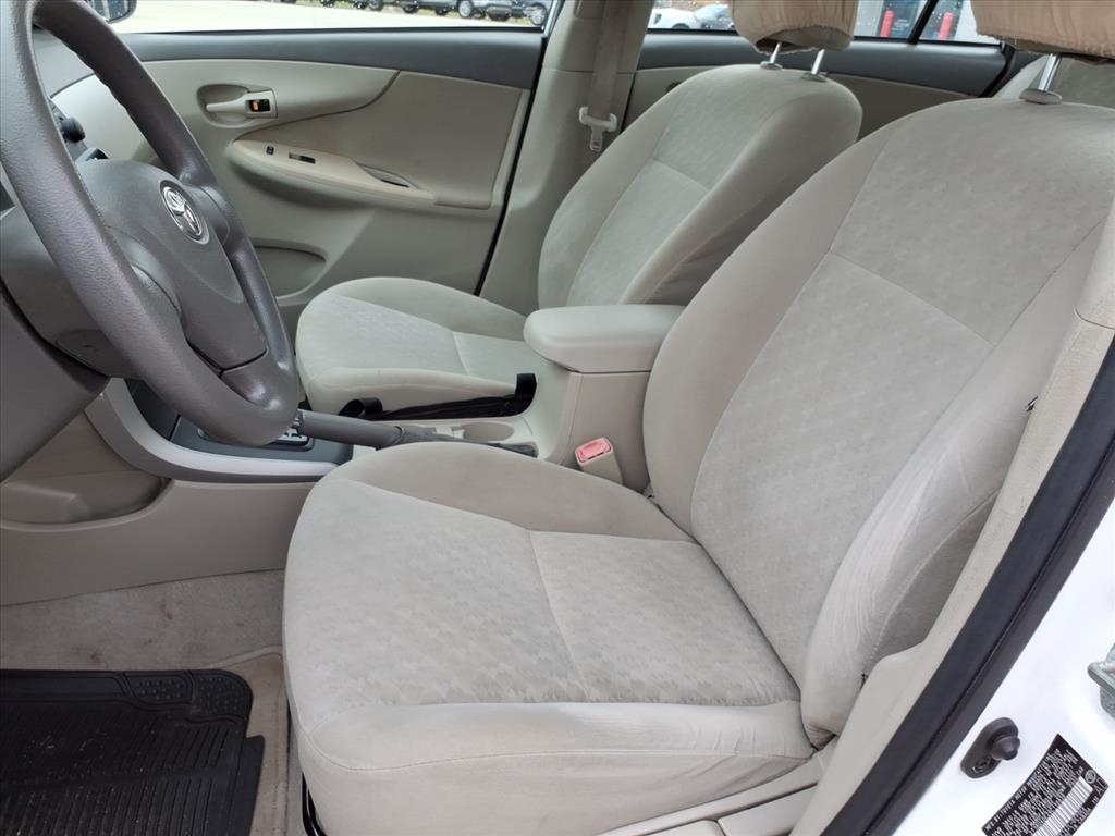 Toyota Corolla LE 4-Speed AT 2009