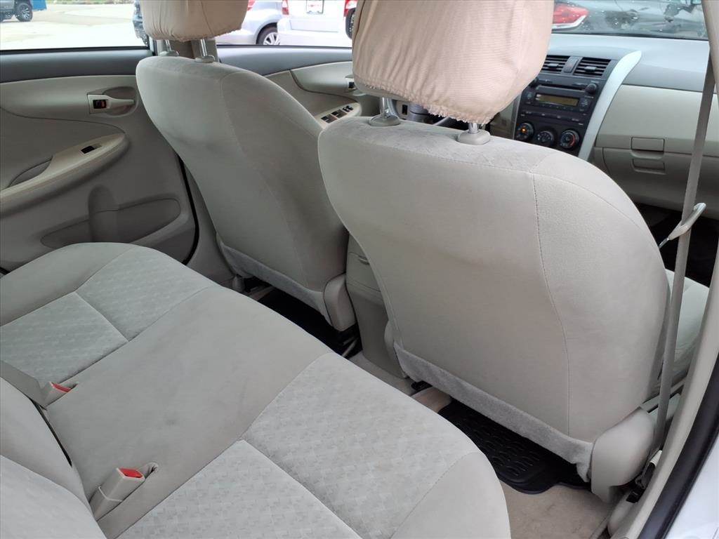 Toyota Corolla LE 4-Speed AT 2009