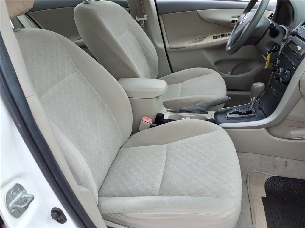 Toyota Corolla LE 4-Speed AT 2009