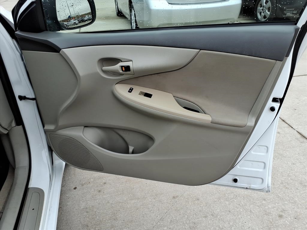 Toyota Corolla LE 4-Speed AT 2009