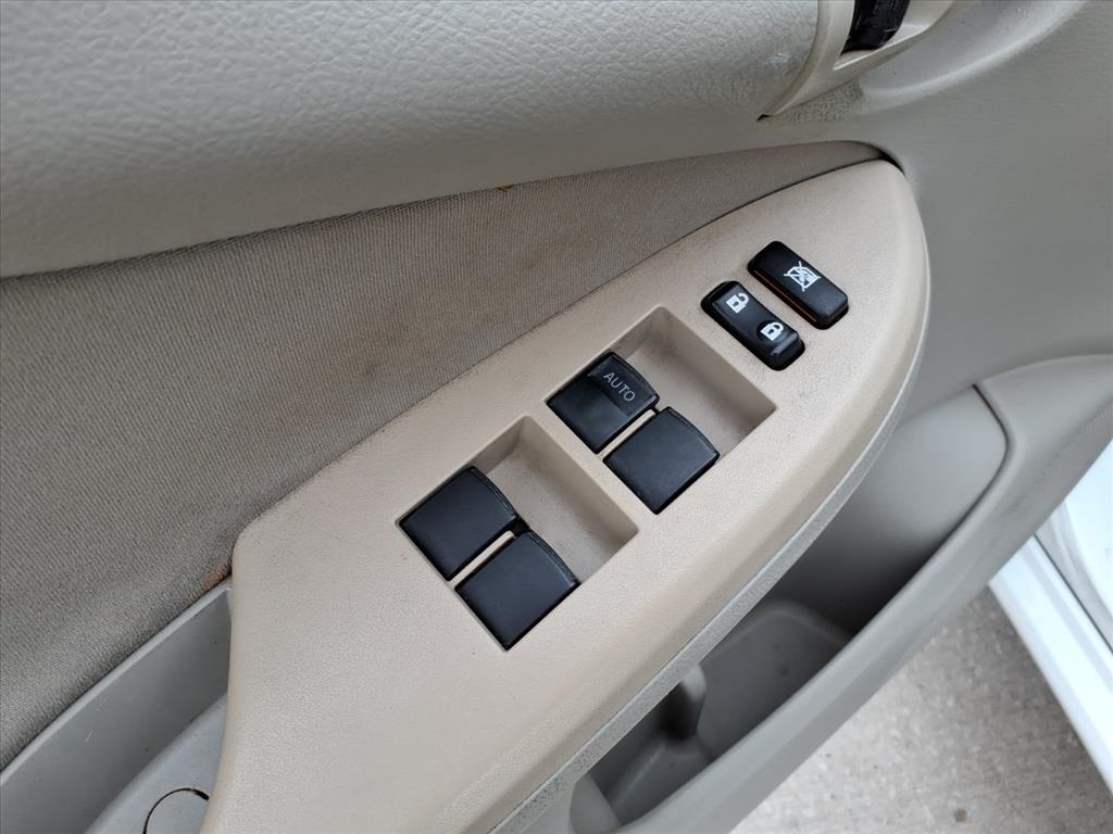 Toyota Corolla LE 4-Speed AT 2009