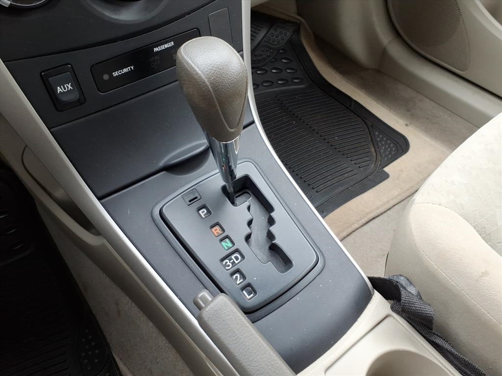 Toyota Corolla LE 4-Speed AT 2009