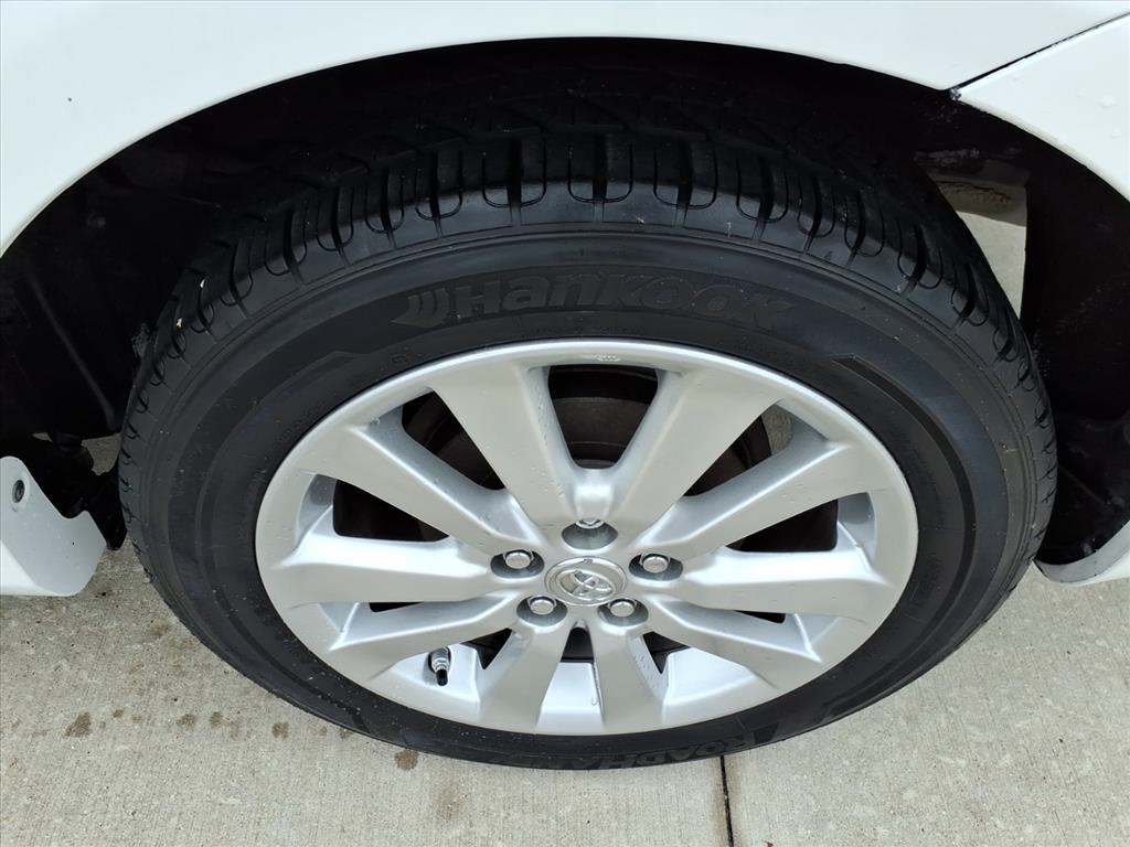 Toyota Corolla LE 4-Speed AT 2009