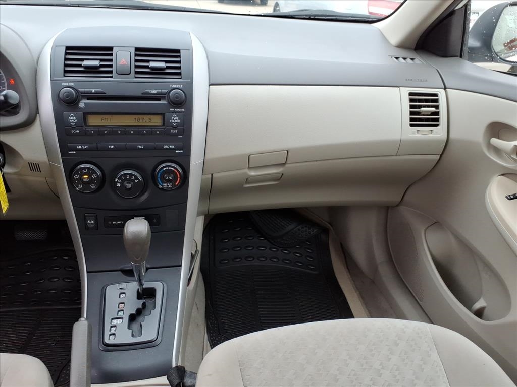 Toyota Corolla LE 4-Speed AT 2009