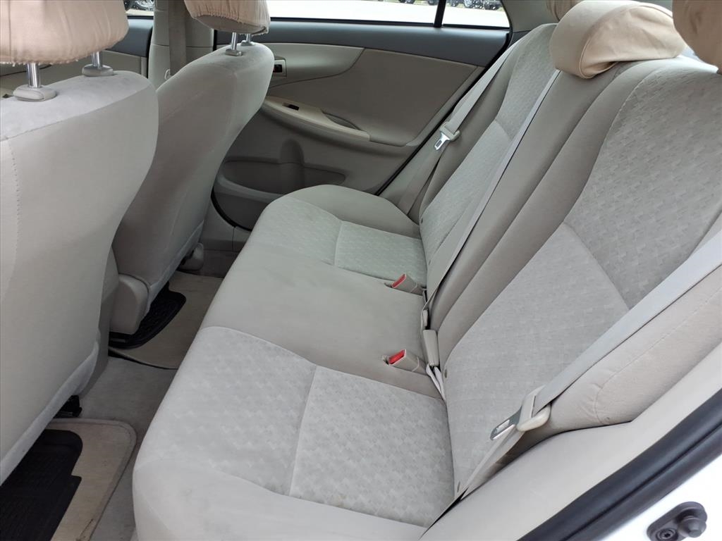 Toyota Corolla LE 4-Speed AT 2009