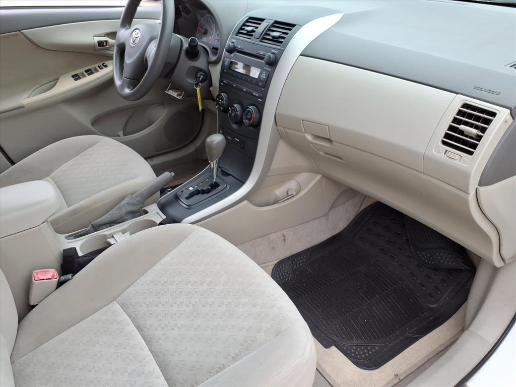 Toyota Corolla LE 4-Speed AT 2009