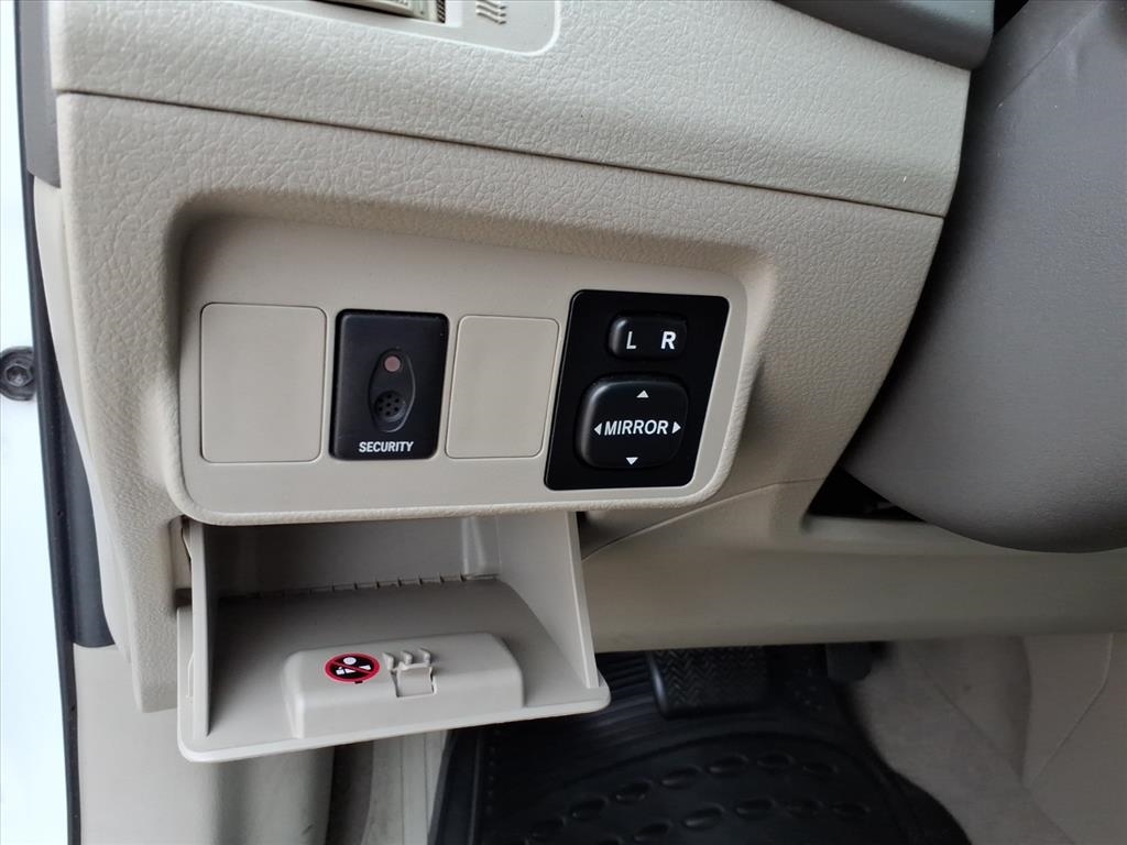 Toyota Corolla LE 4-Speed AT 2009