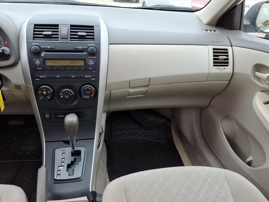 Toyota Corolla LE 4-Speed AT 2009