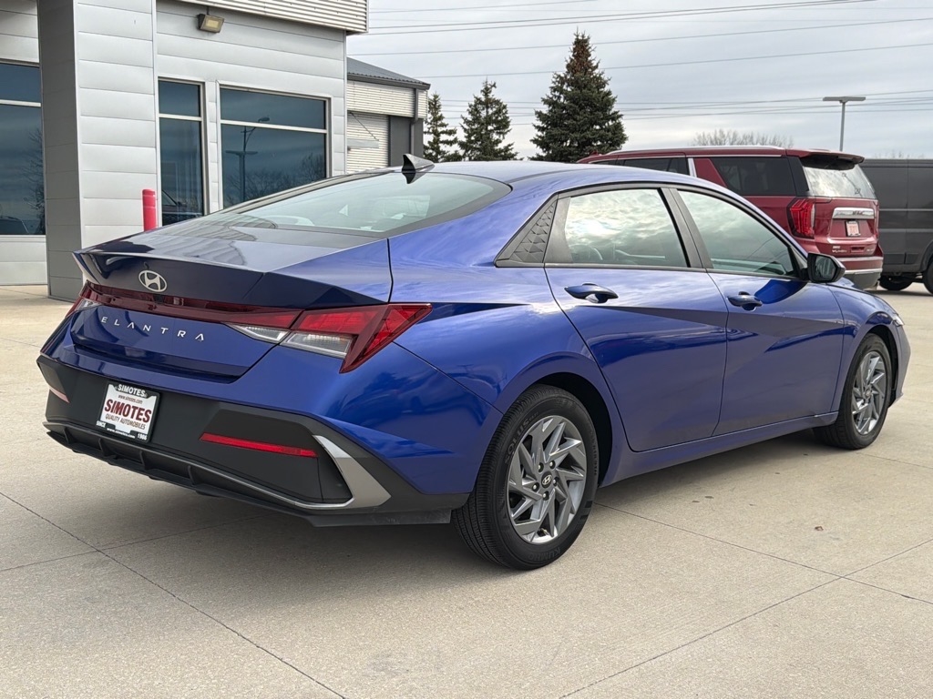 Hyundai Elantra SEL 2024
