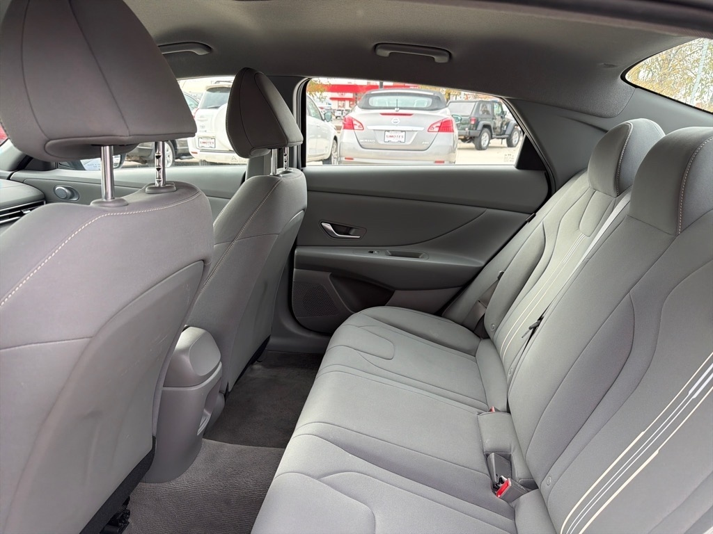 Hyundai Elantra SEL 2024