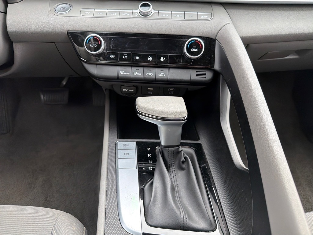 Hyundai Elantra SEL 2024