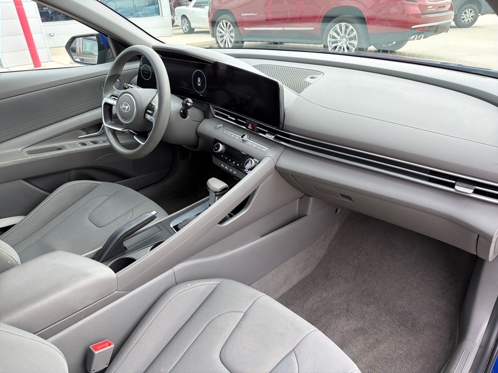 Hyundai Elantra SEL 2024