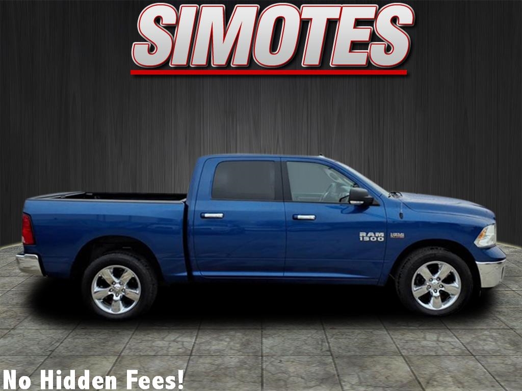 2017 Ram 1500 SLT photo 2